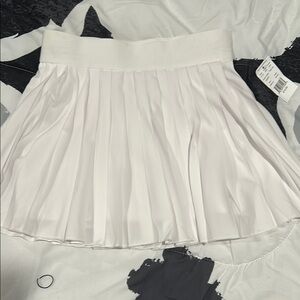 Elegant White Pleated Skirt